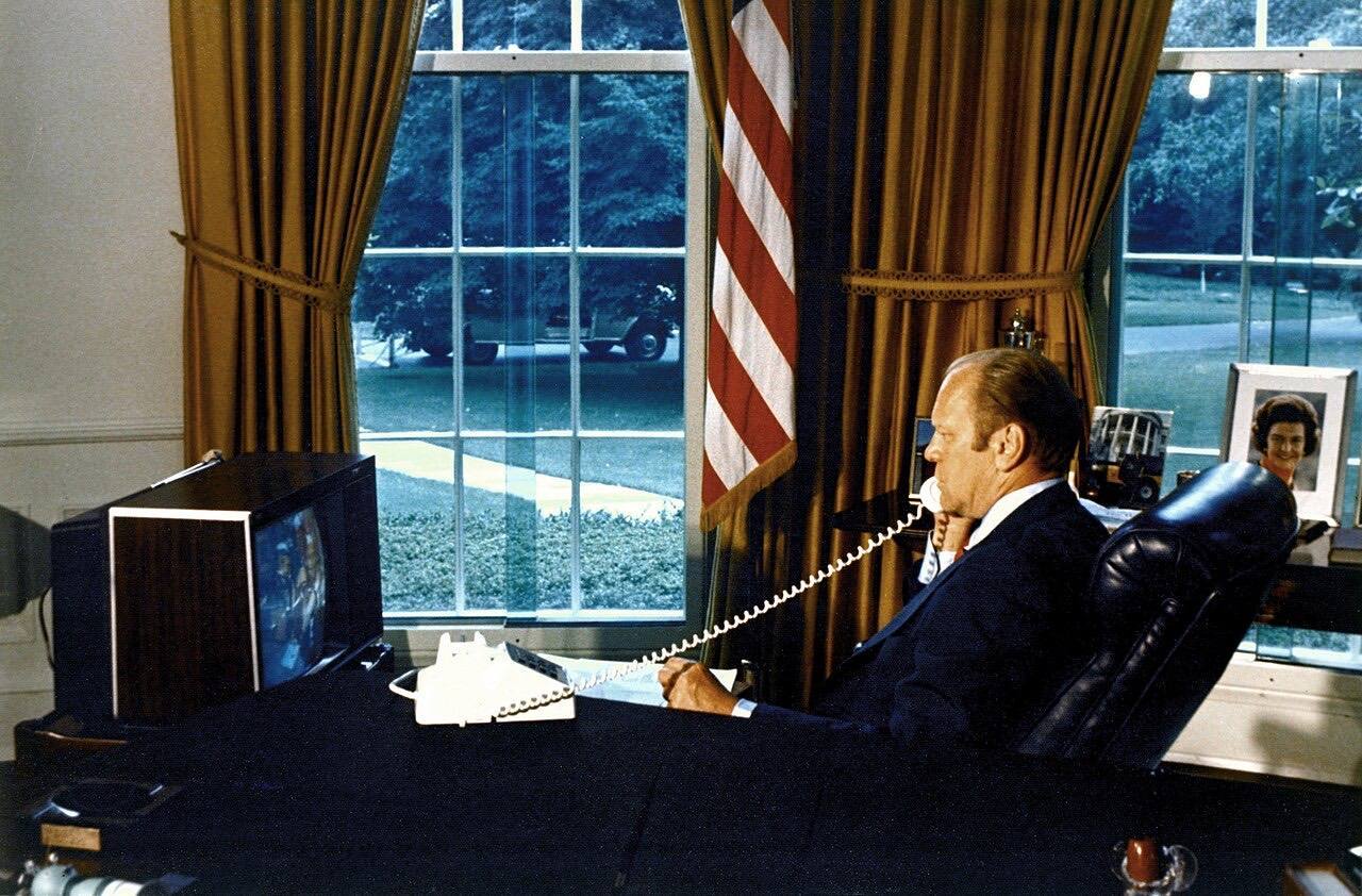 President Ford talks to ASTP crew