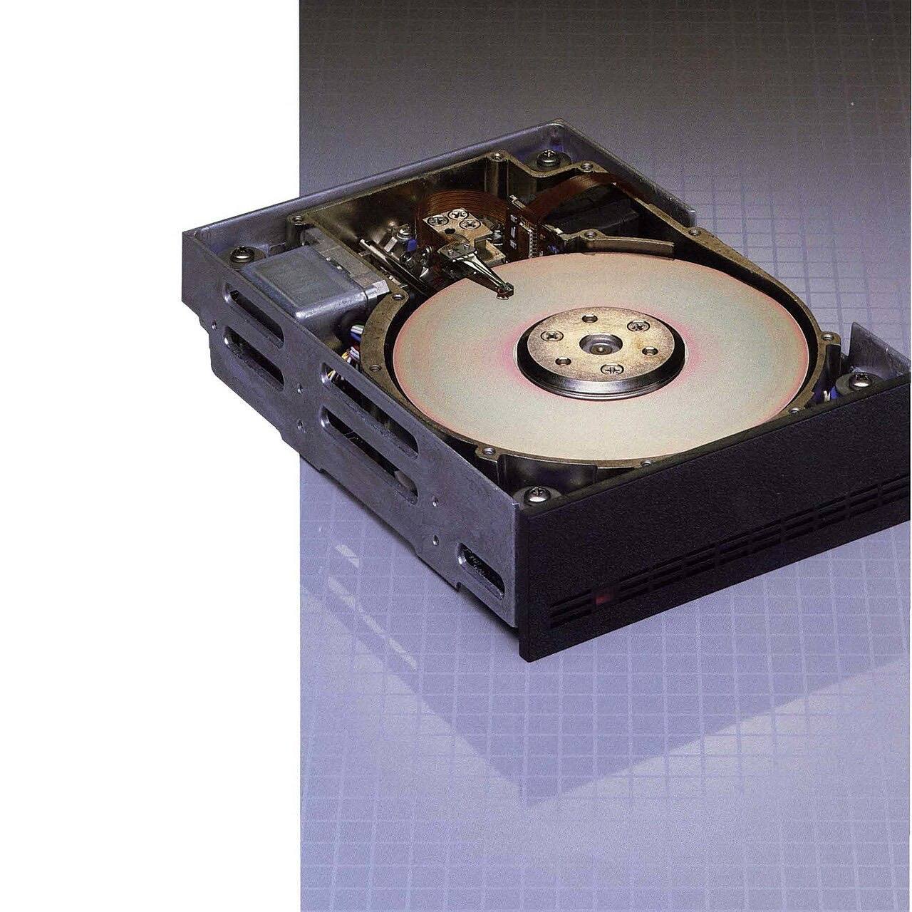 Computer Memories, Inc., CM4426 hard disk drive from 1985