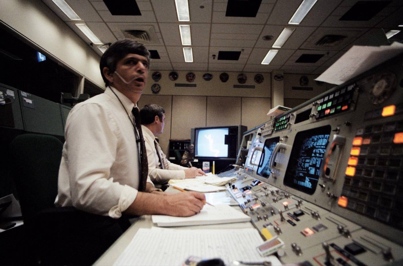Views of Mission Control during launch of STS-51L