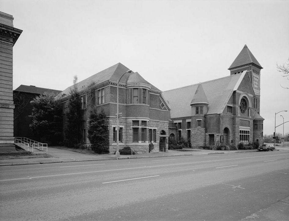 First Unitarian Church of Oakland (built 1891), located at 685 14th Street in western Downtown Oakland, California. Image: HABS - Historic American Buildings Su