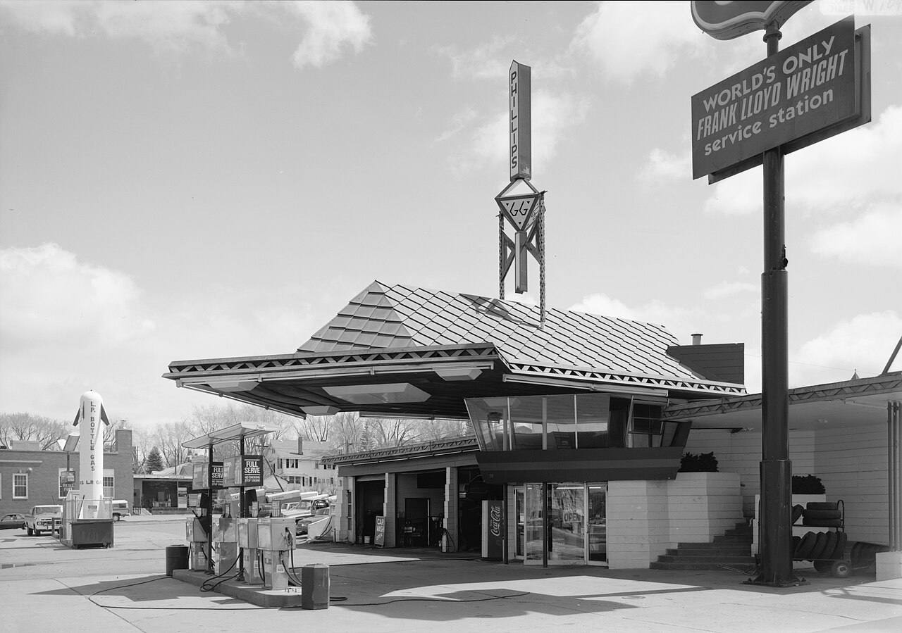 Lindholm Oil Company Service Station, 202 Cloquet Avenue, Cloquet, Carlton County. A Frank Lloyd Wright gas staion, Minnesota.
