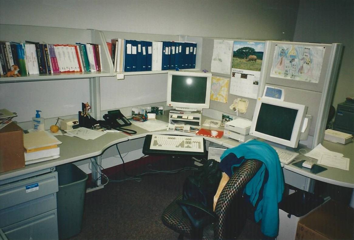 One side of a two-person room of the Santa Cruz Operation office at 430 Mountain Avenue, Murray Hill, New Jersey, fairly soon after the UnixWare development wor