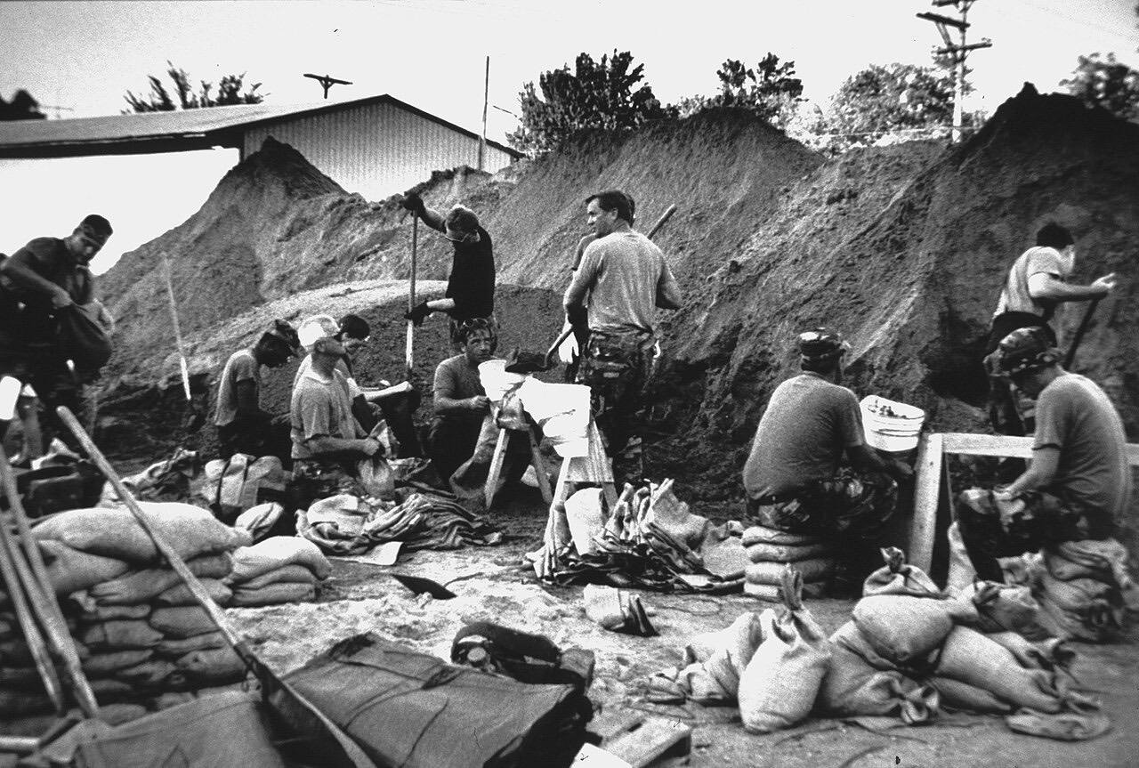 Grafton, IL, July 01, 1993 -- Volunteers of all ages aid in flood relief efforts in Illinois. Photo by: Liz Roll/FEMA News Photo