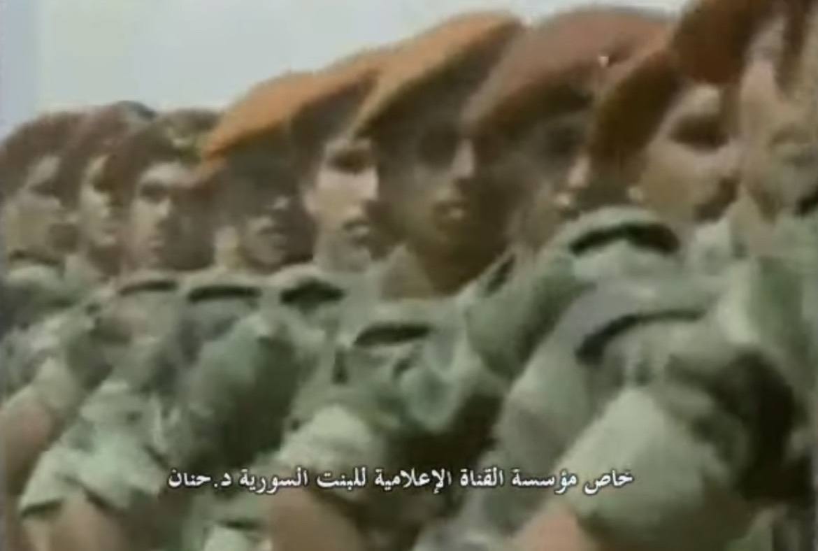 Syrian soldiers marching during military parade in 1990