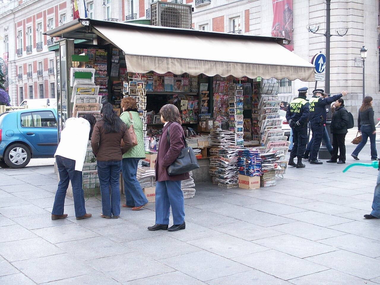 2005 news kiosk Madrid 87678779