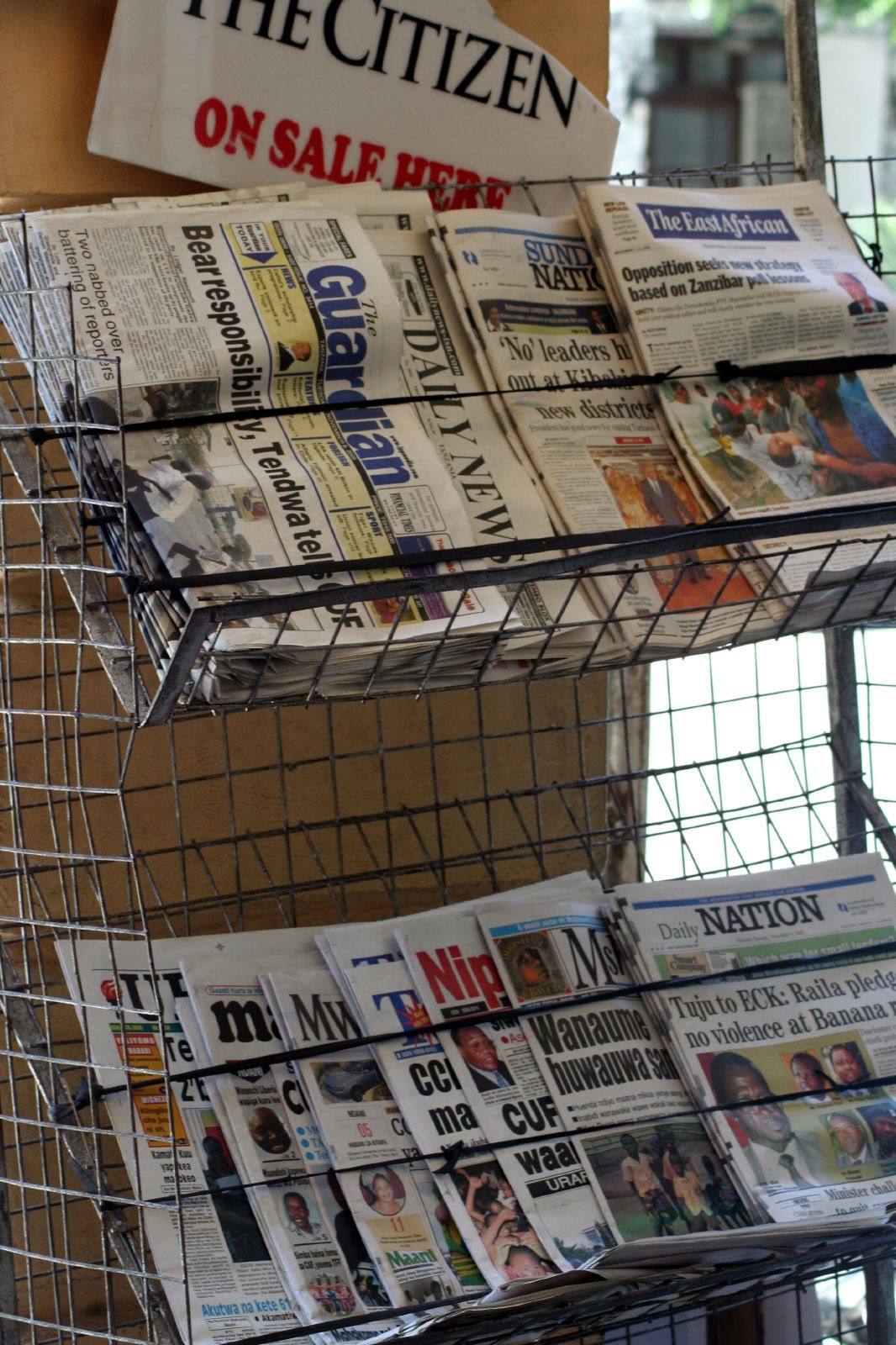 2005 newsstand Dar es Salaam TZ 68347978