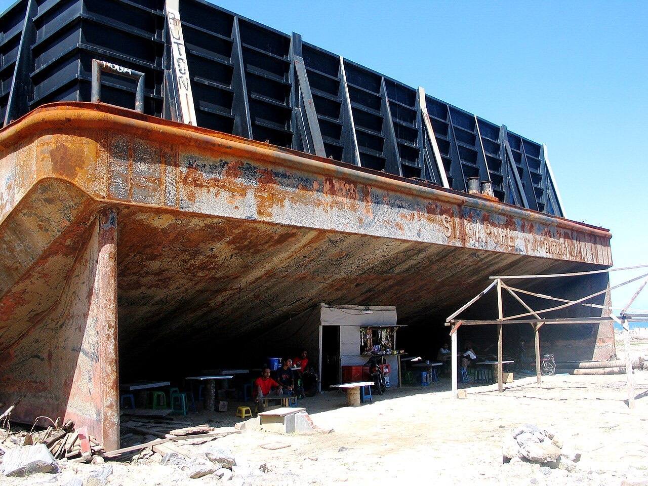 Coffee shop under the boat, Banda Aceh 2005. Photo: AusAID