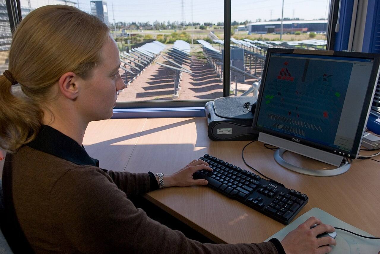 CSIRO ScienceImage 10464 Tania Ritchie operating the mirror controls at the National Solar Energy Centre Newcastle