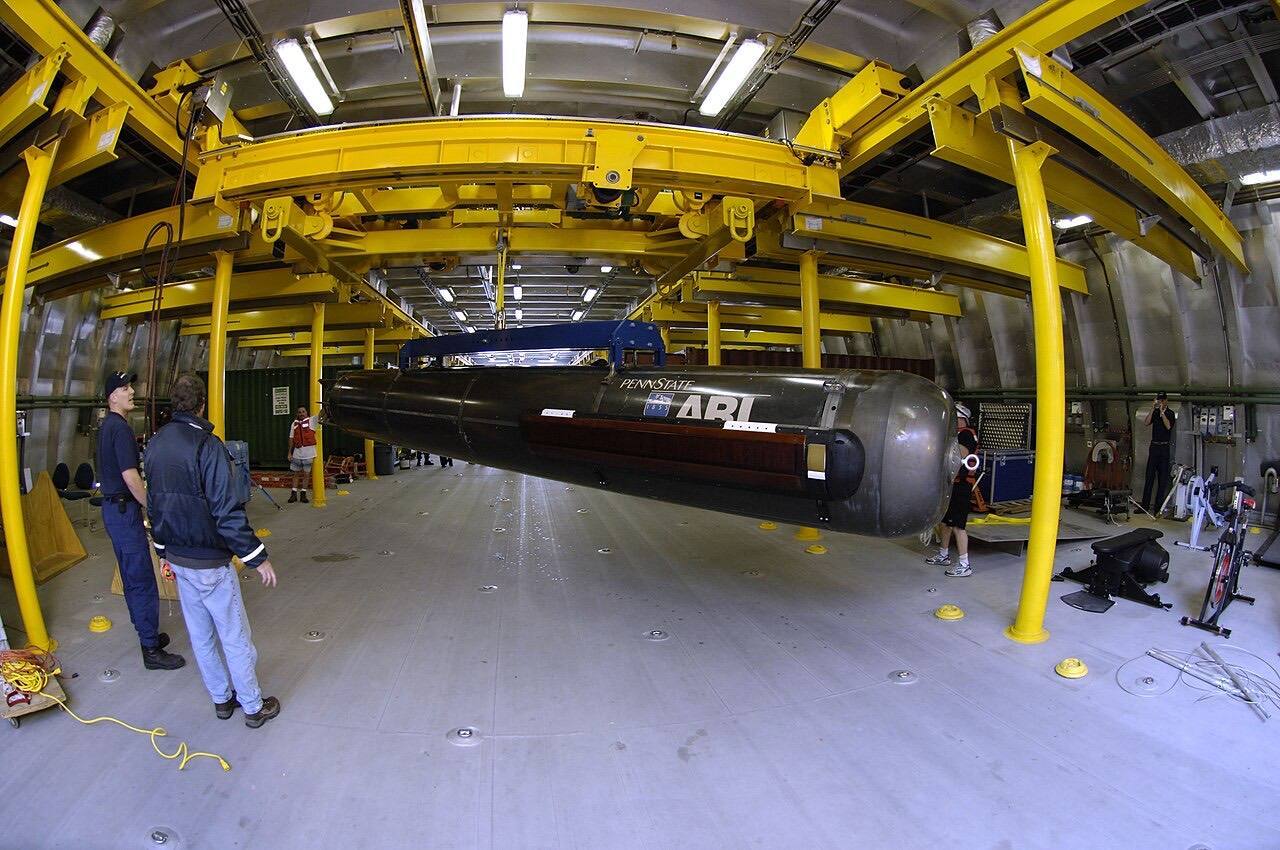 US Navy 060130-N-7676W-219 The Seahorse-class Autonomous Underwater Vehicle (AUV) from the applied research laboratory at Penn State University is maneuvered in