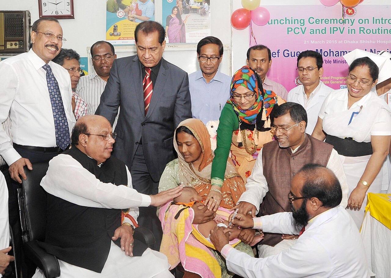 Health Minister Mohammad Nasim Inaugurates PCV IPV Vaccination Program Dhaka Childrens Hospital 2015-03-21 (PID-0060221)