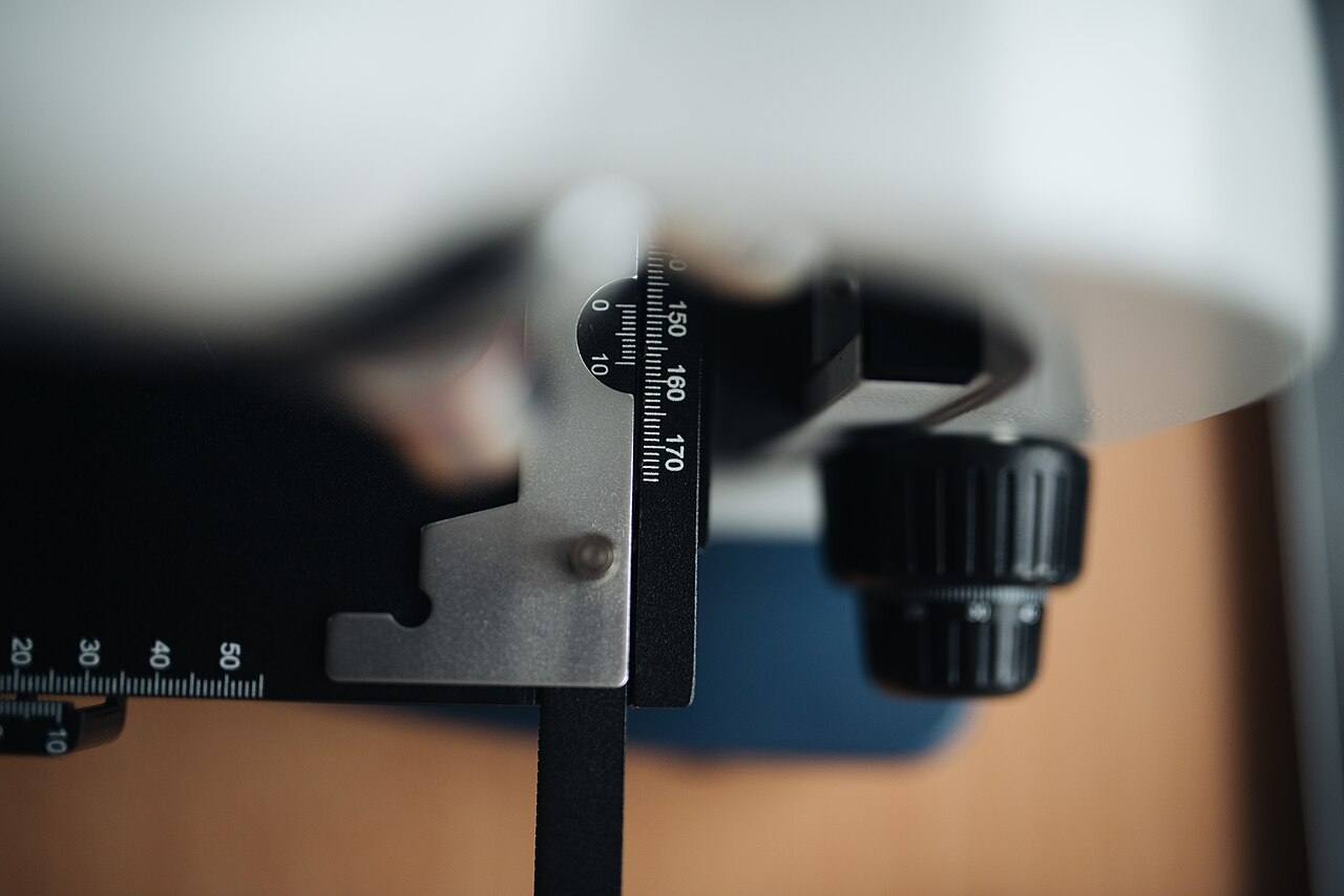 Close-up of the measuring scale of a microscope