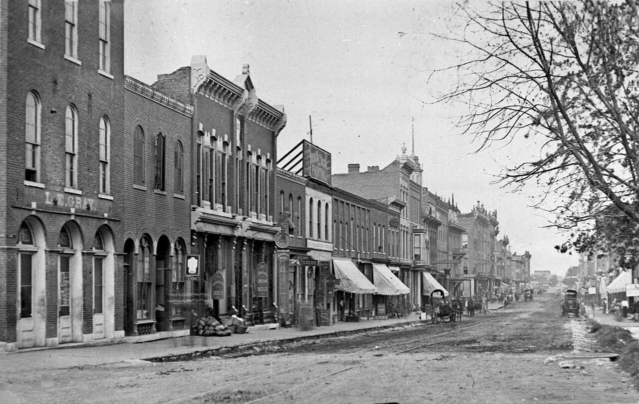 East 300 block of Main Street, 1900