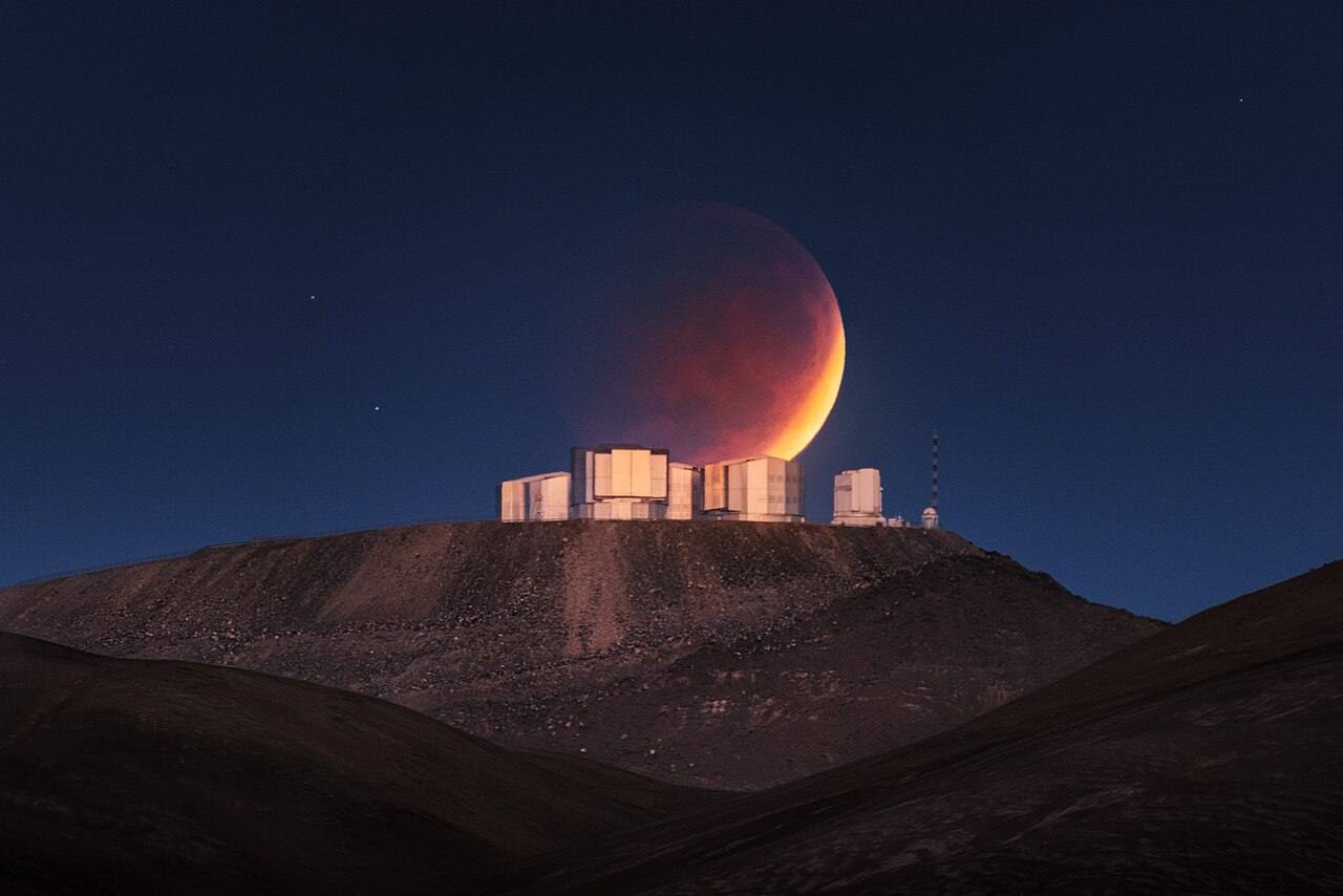 Eclipsing moon over the Paranal Observatory 2021