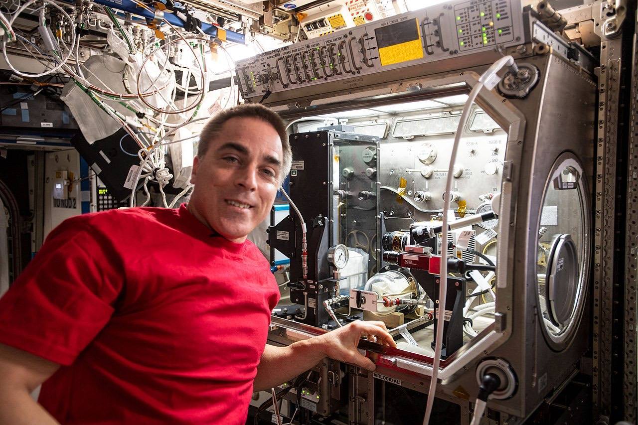 ISS-63 Cassidy installs fluid research hardware